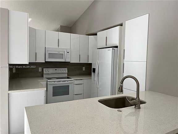 4th image of 1542 Presidio Dr #1542
