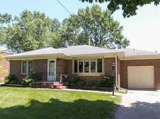 917 13th St, West Des Moines, IA 50265