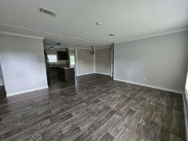 3 bed, 2.0 bath, 1040 sqft, $2,210 — Photo 2