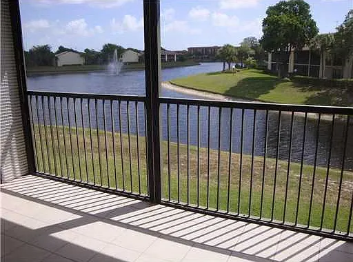 2 bed, 2.0 bath, 1100 sqft, $2,100 — Photo 2