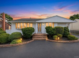62 Wellesley Lane, Hicksville, NY 11801