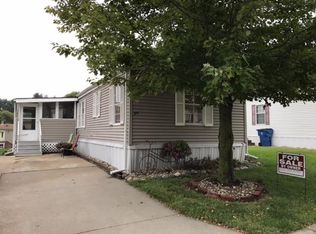 4040 Hampton Cir, Des Moines, IA 50320