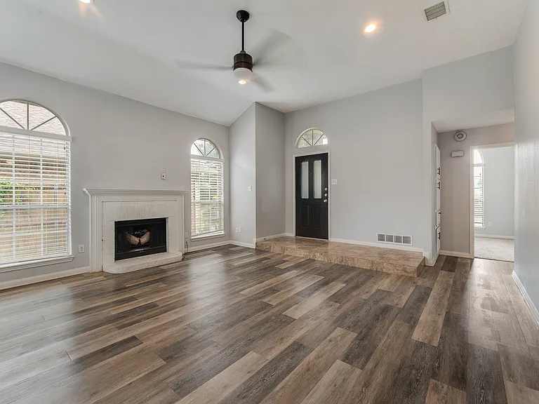 605 English Oak St — Photo 6