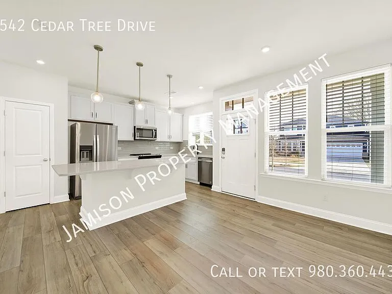 1542 Cedar Tree Dr — Photo 3