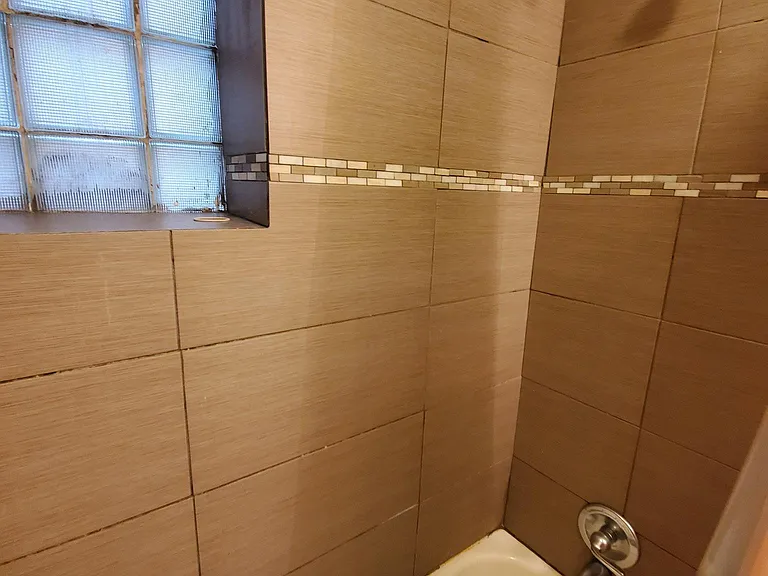 1651 W 19th St #1 — Photo 3