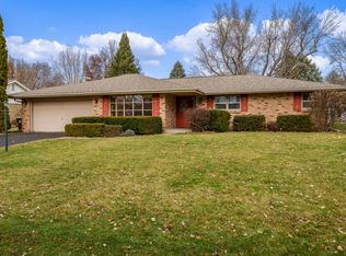 5802 Clarendon Dr, Rockford, IL 61114