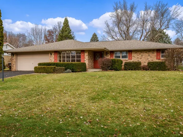 5802 Clarendon Dr, Rockford, IL 61114