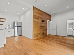 23034 Burbank Blvd, Woodland Hills, CA 91367