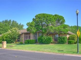 4220 French Lake Dr, Fort Worth, TX 76133