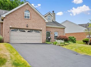 7082 Clubview Dr, Bridgeville, PA 15017