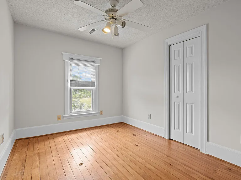 504 Parks Village Rd — Photo 32