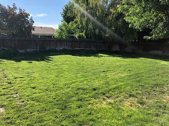 3rd image of 207 Cedar Park Cir
