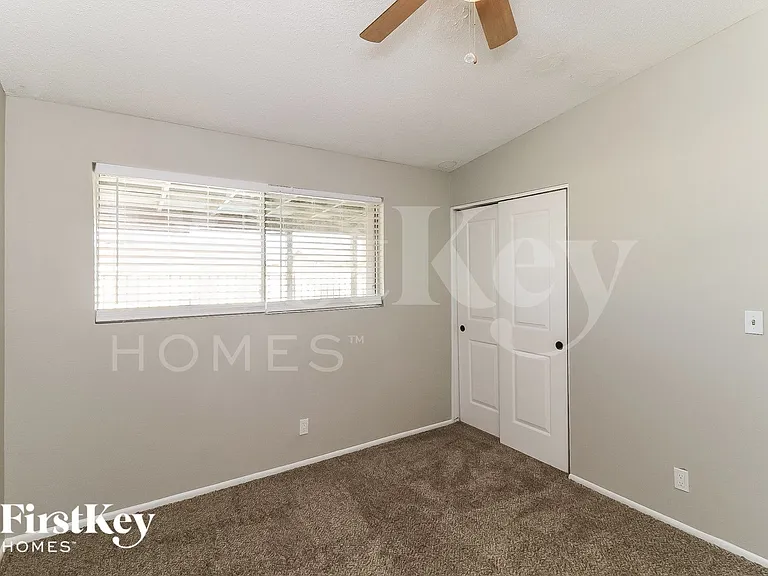 2206 E Arbor Cir — Photo 13