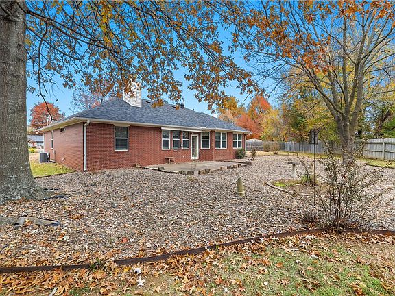 3rd image of 9 Ivy Cir