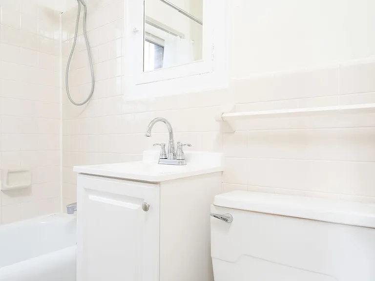 Belmont Apartments — Photo 8