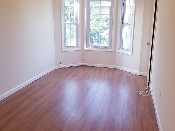 4th image of 49 Audrey Ave APT 4