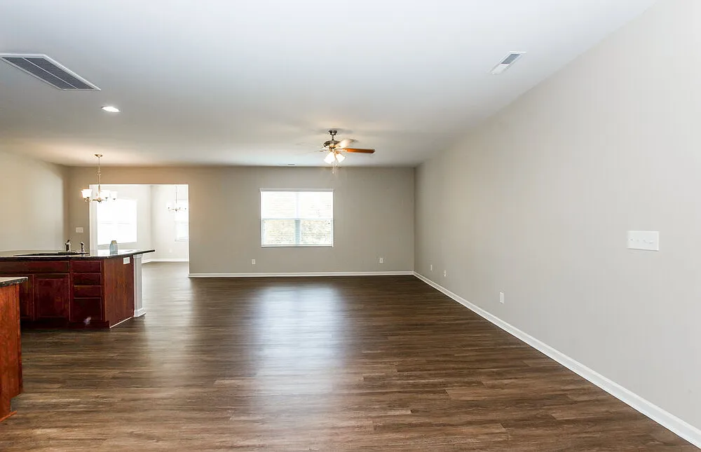 3 bed, 2.5 bath, 2500 sqft, $2,430 — Photo 4