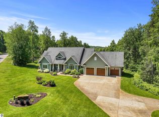 300 Lakewood Dr, Cadillac, MI 49601