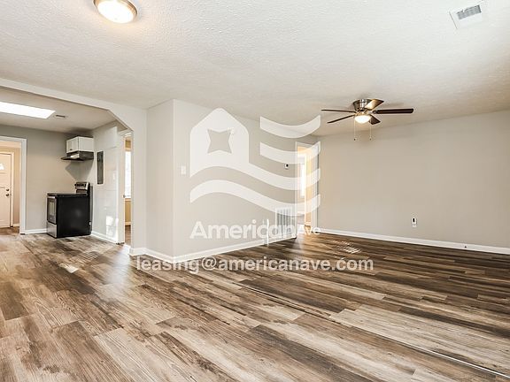 1562219_005_wm_-_living_room_13265291.jpg