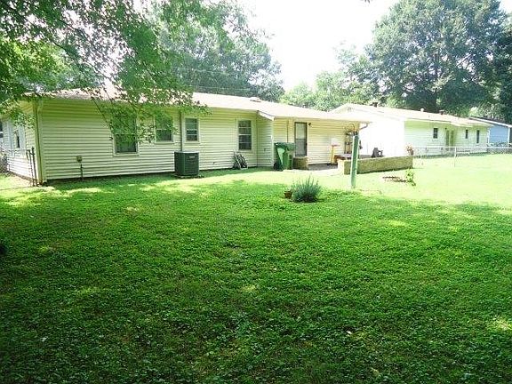 3rd image of 2929 Berkshire Dr SW