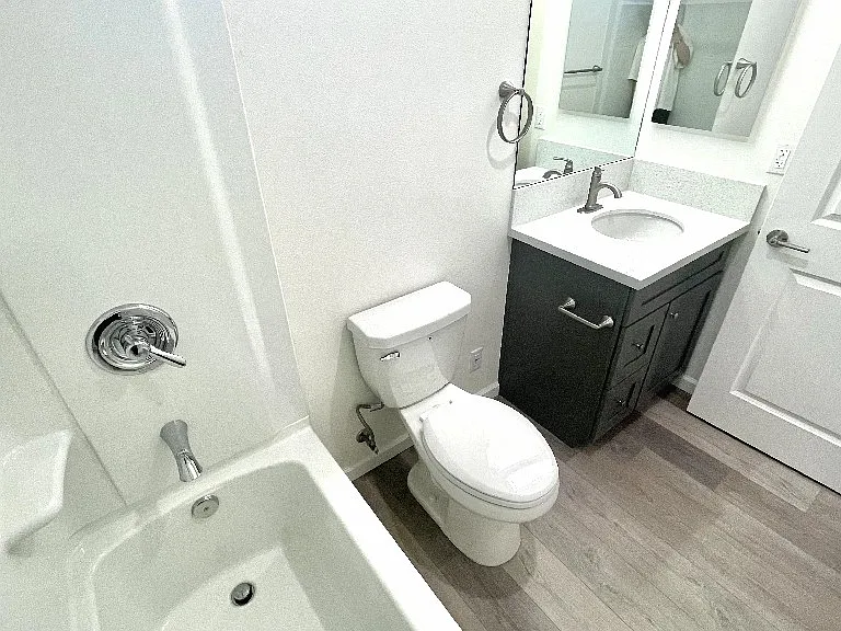 1370 W 35th Pl — Photo 22
