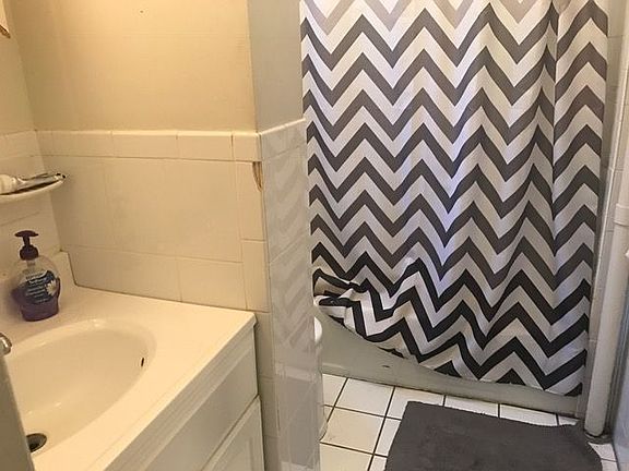 3rd image of 160 E 85th St APT 3R