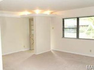 846 N McKnight Rd, Saint Louis, MO 63132