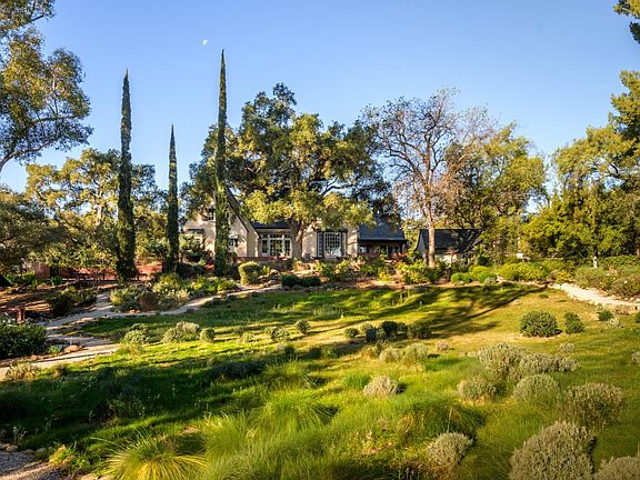 3rd image of 1104 Foothill Rd