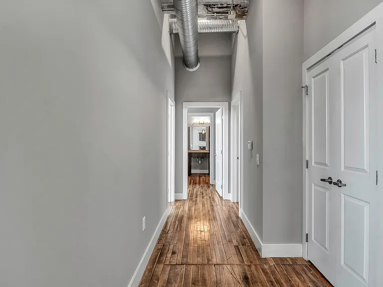 Crescendo Loft Apartments — Photo 36
