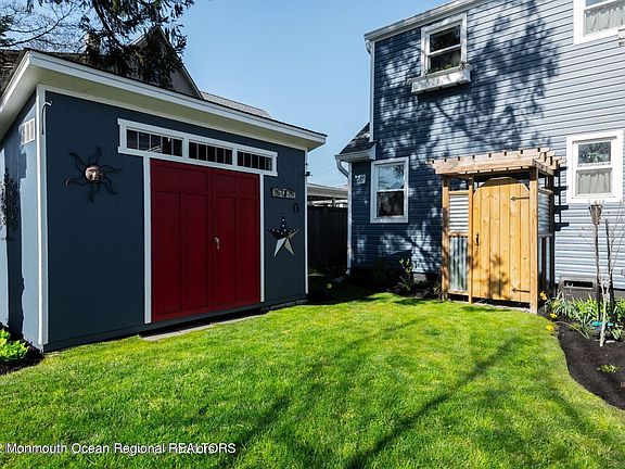 4th image of 823 Dunlewy St