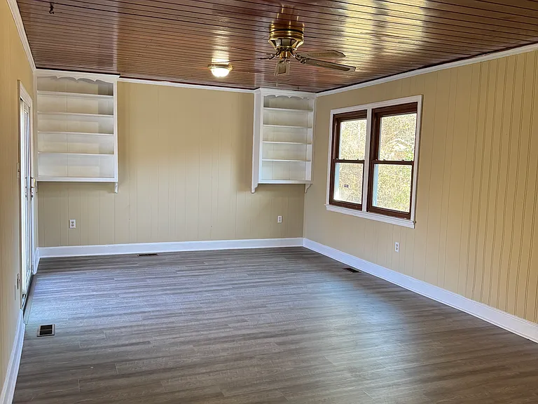 365 Whittaker Pkwy — Photo 8