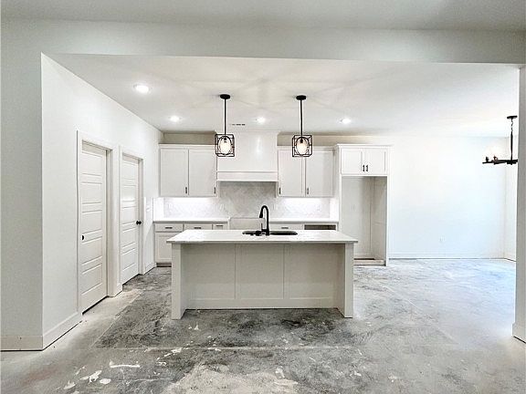 3rd image of 13 Osborne Ln