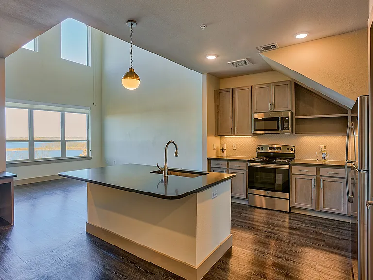 Tower Bay Lofts — Photo 14