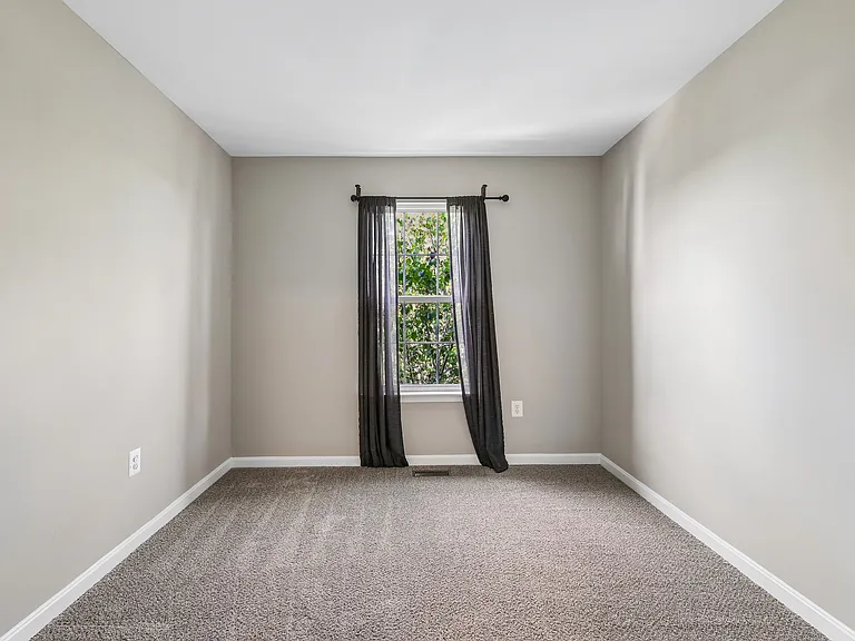 532 Kalmia Sq NE — Photo 18