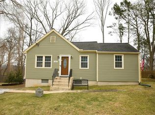 22 Chestnut St, Lake Peekskill, NY 10537