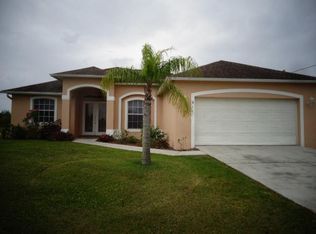 911 Manresa Ave S, Lehigh Acres, FL 33974