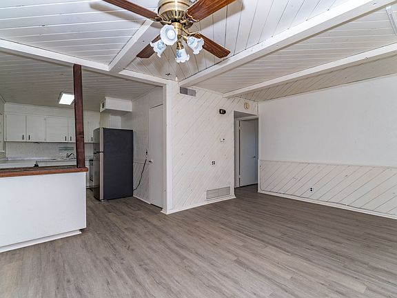 4th image of 1375 Oblate Dr
