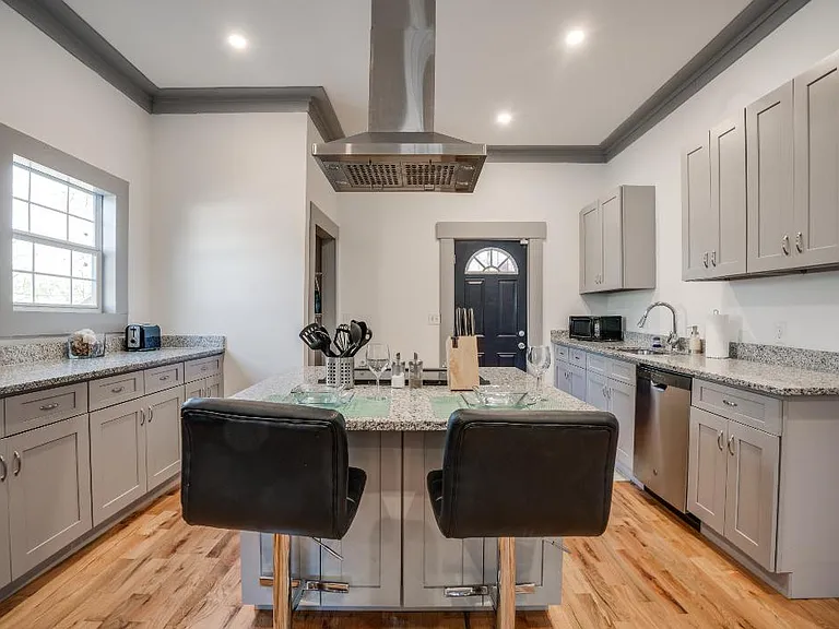 988 Coleman St SW — Photo 6
