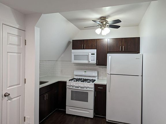 3rd image of 829 Suffolk Ave APT 11