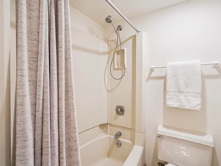 8360 Greensboro Dr #524 — Photo 19
