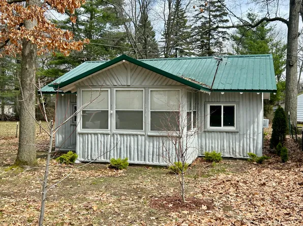 130 Edgewood Dr, Prudenville, MI 48651