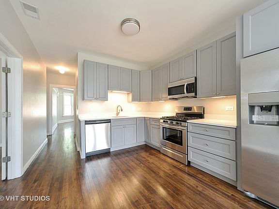 5th image of 3629 W Oakdale Ave