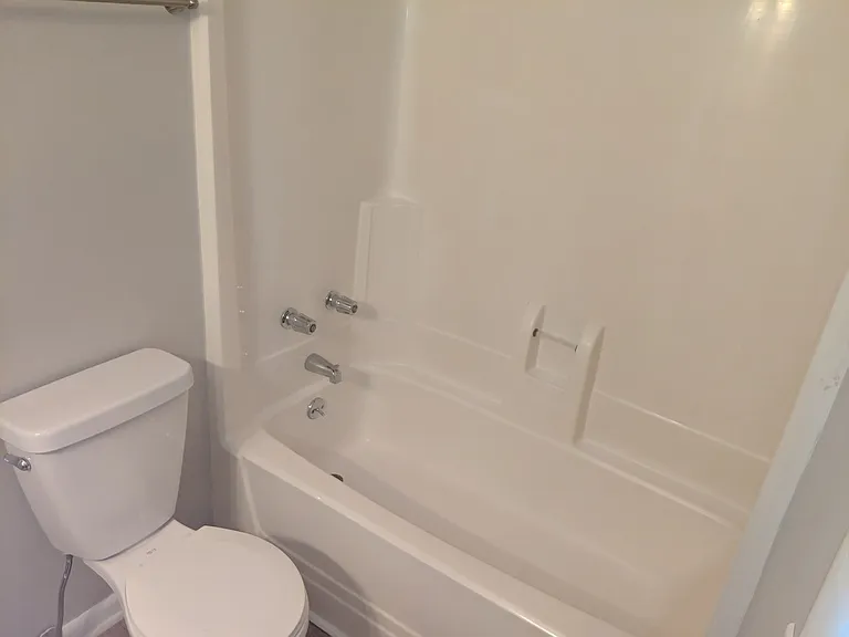 213 S Oak Ave — Photo 6