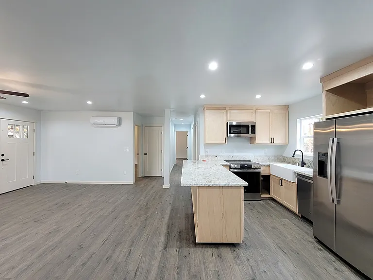 380 W Lassen Ave — Photo 5