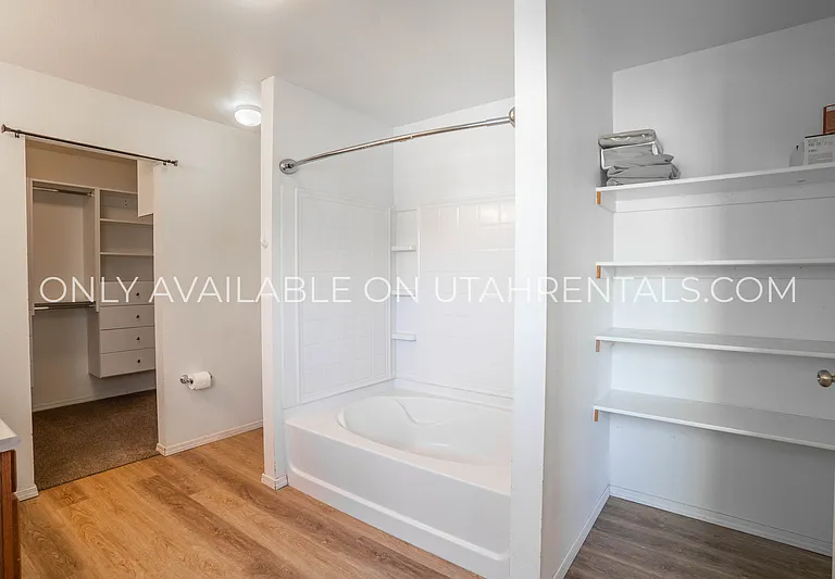 215 S 1050 W — Photo 18