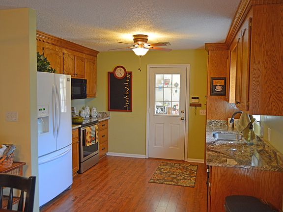 3rd image of 107 Canary Cir