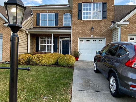 3rd image of 921 Jamerson Ln