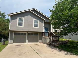 512 McDonald Rd, Leavenworth, KS 66048