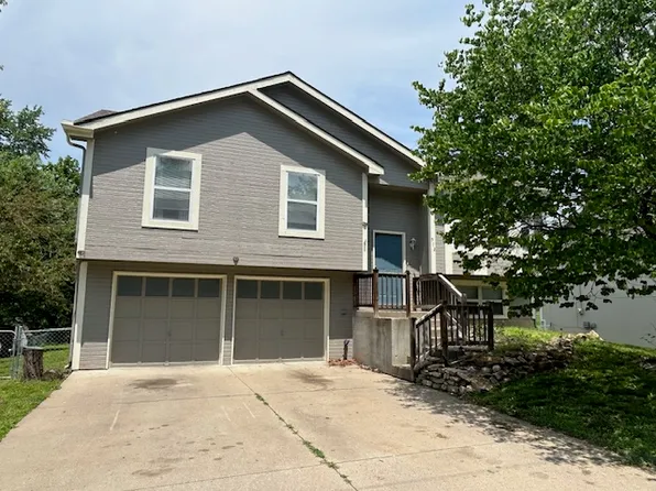 512 McDonald Rd, Leavenworth, KS 66048