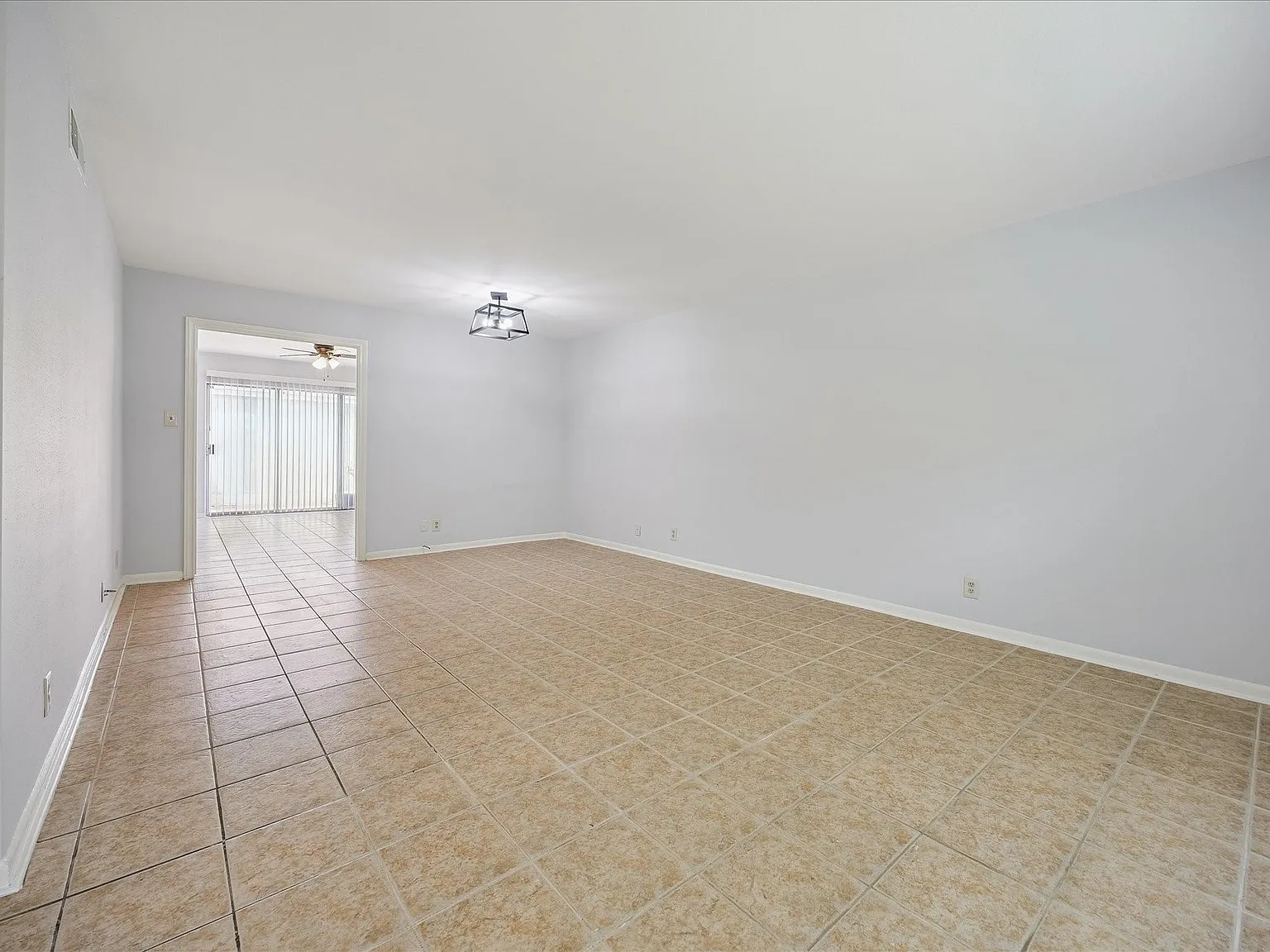 3 bed, 2.5 bath, 1872 sqft, $2,400 — Photo 4